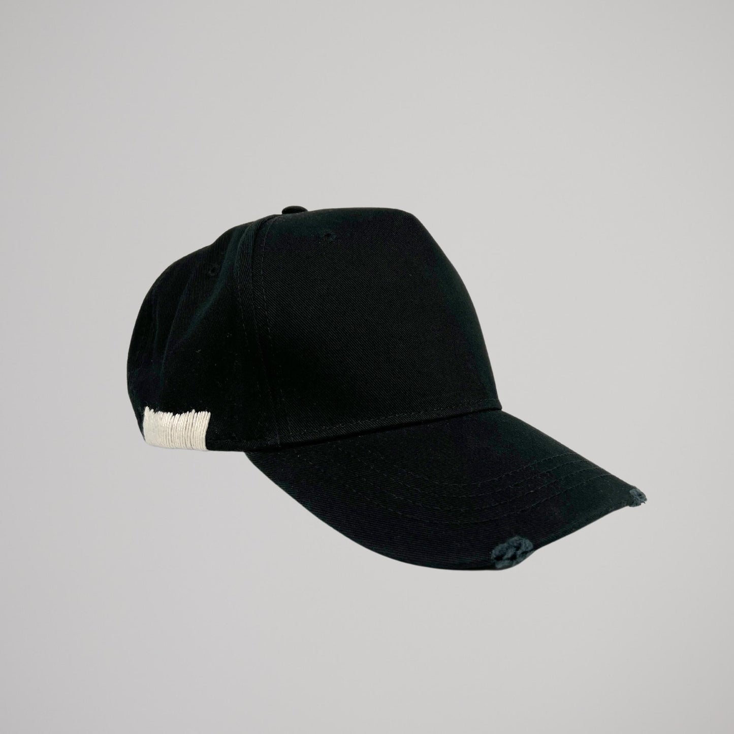Cappellino Nero Ricamo Crema
