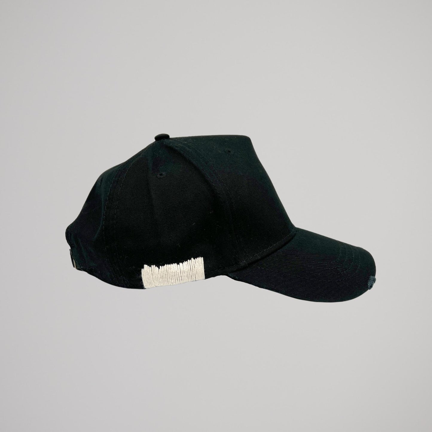 Cappellino Nero Ricamo Crema